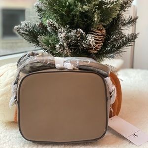 Taupe Jayn Crossbody 👛 👜